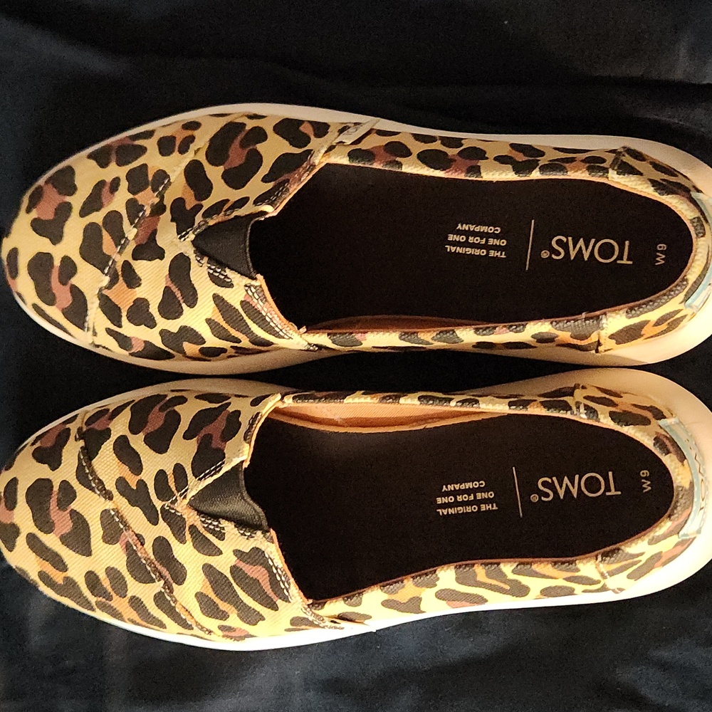 Toms - Picture 2 of 4
